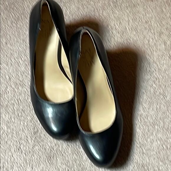 Naturalizer Elegant Black Leather Pumps. 8.5W - Picture 3 of 5